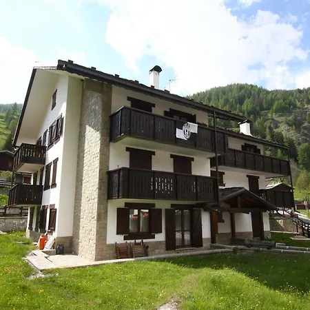 Champoluc Apartments Hotel 2*