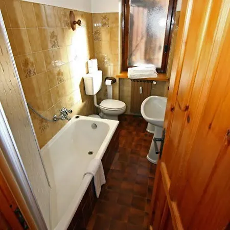 Отель Champoluc Apartments 2*